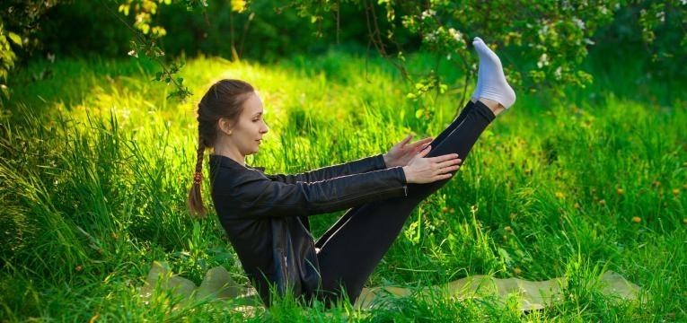 renforcer ses abdos avec le yoga - bateau
