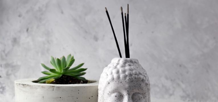 fumer de l'encens à la maison fumer de l'encens à la maison