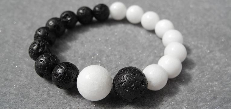 pierre cristal laiteux