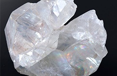 pierre de protection calcite claire en arc-en-ciel