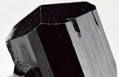 cristaux nécessaires aux empathes - tourmaline noire